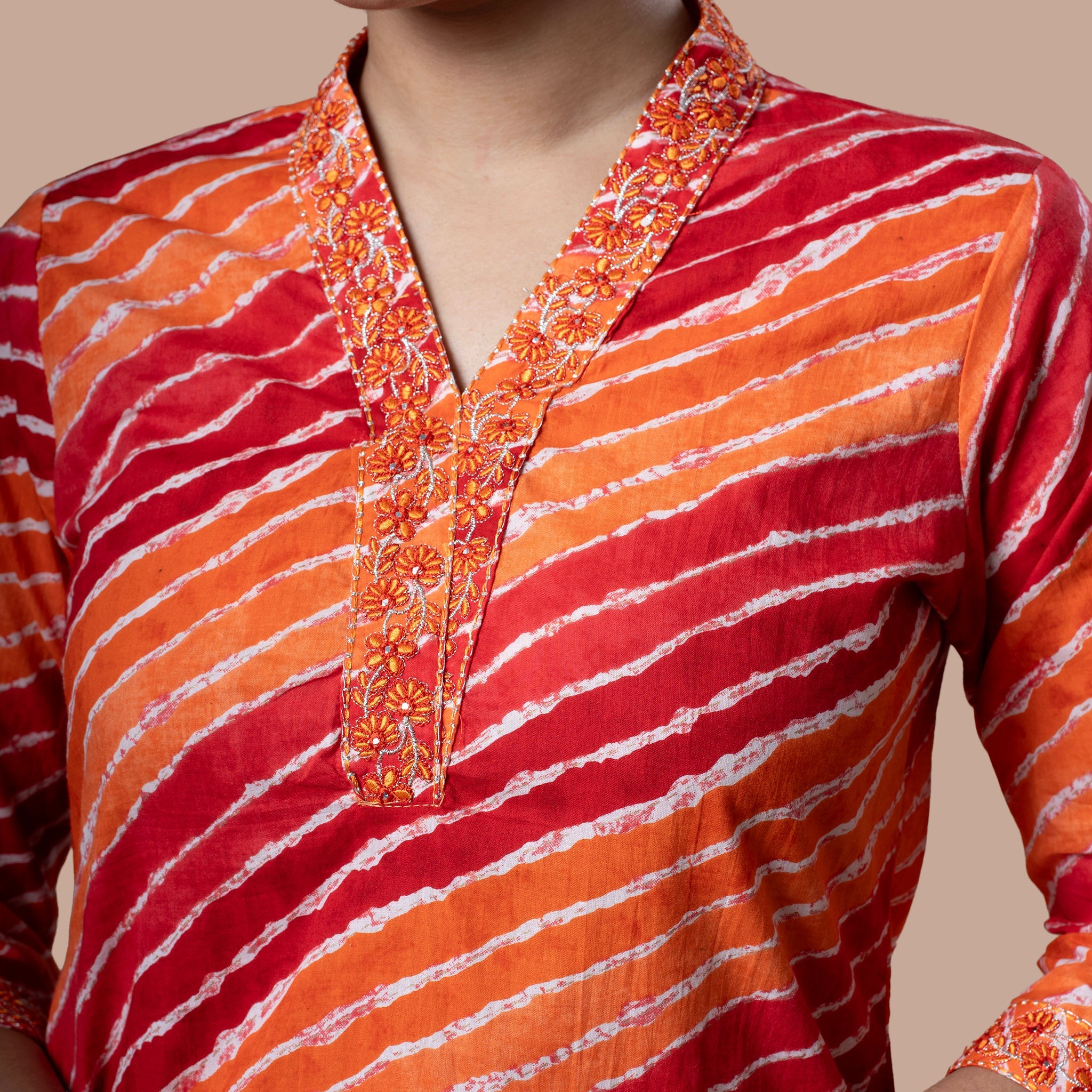 Leheriya Print Cotton Kurta With Embroidered V Neck - Red