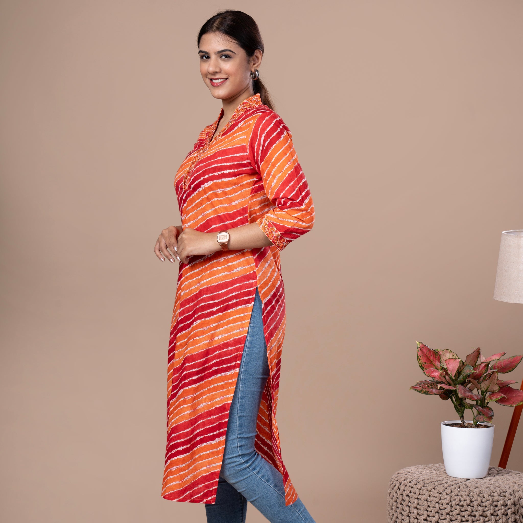 Leheriya Print Cotton Kurta With Embroidered V Neck - Red