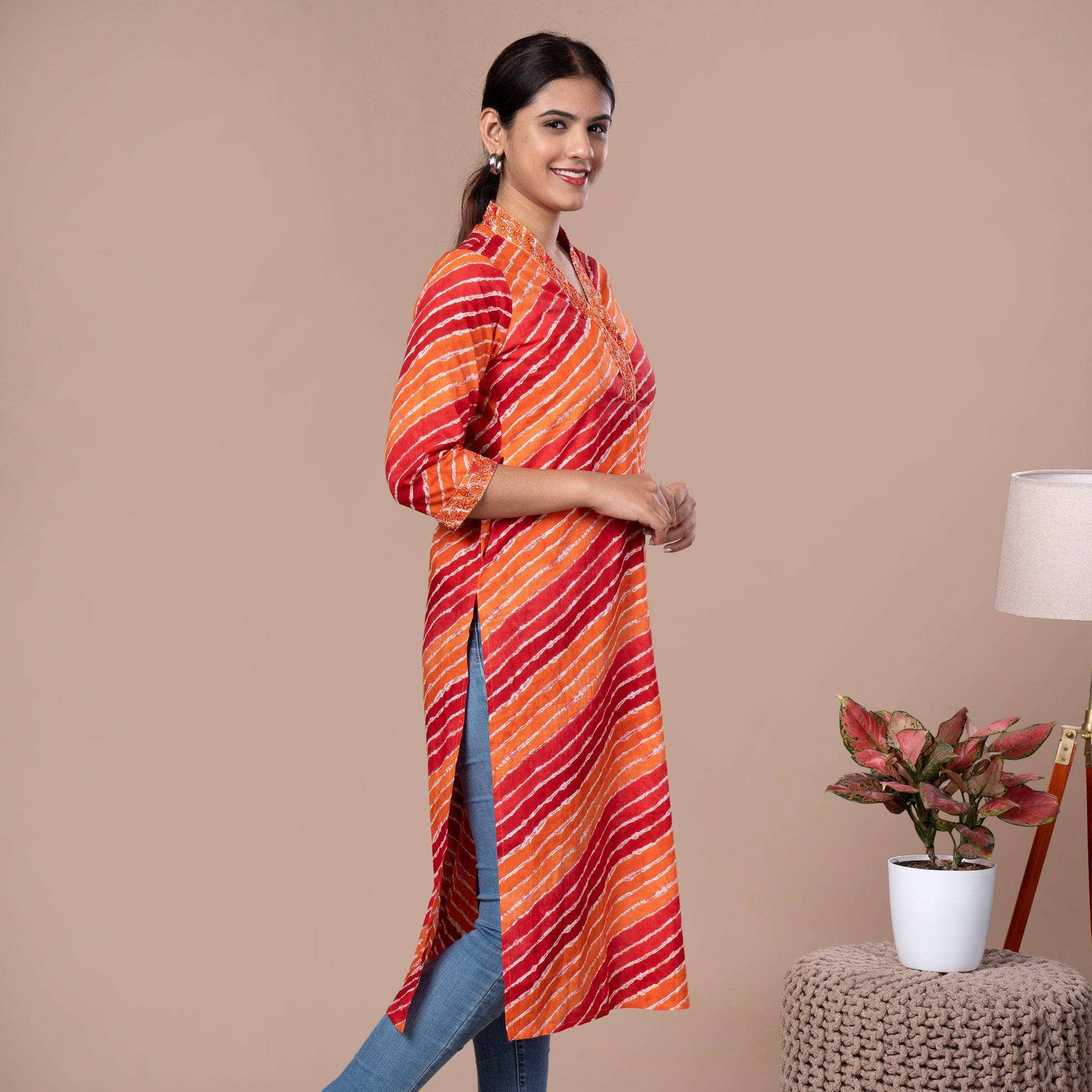 Leheriya Print Cotton Kurta With Embroidered V Neck - Red