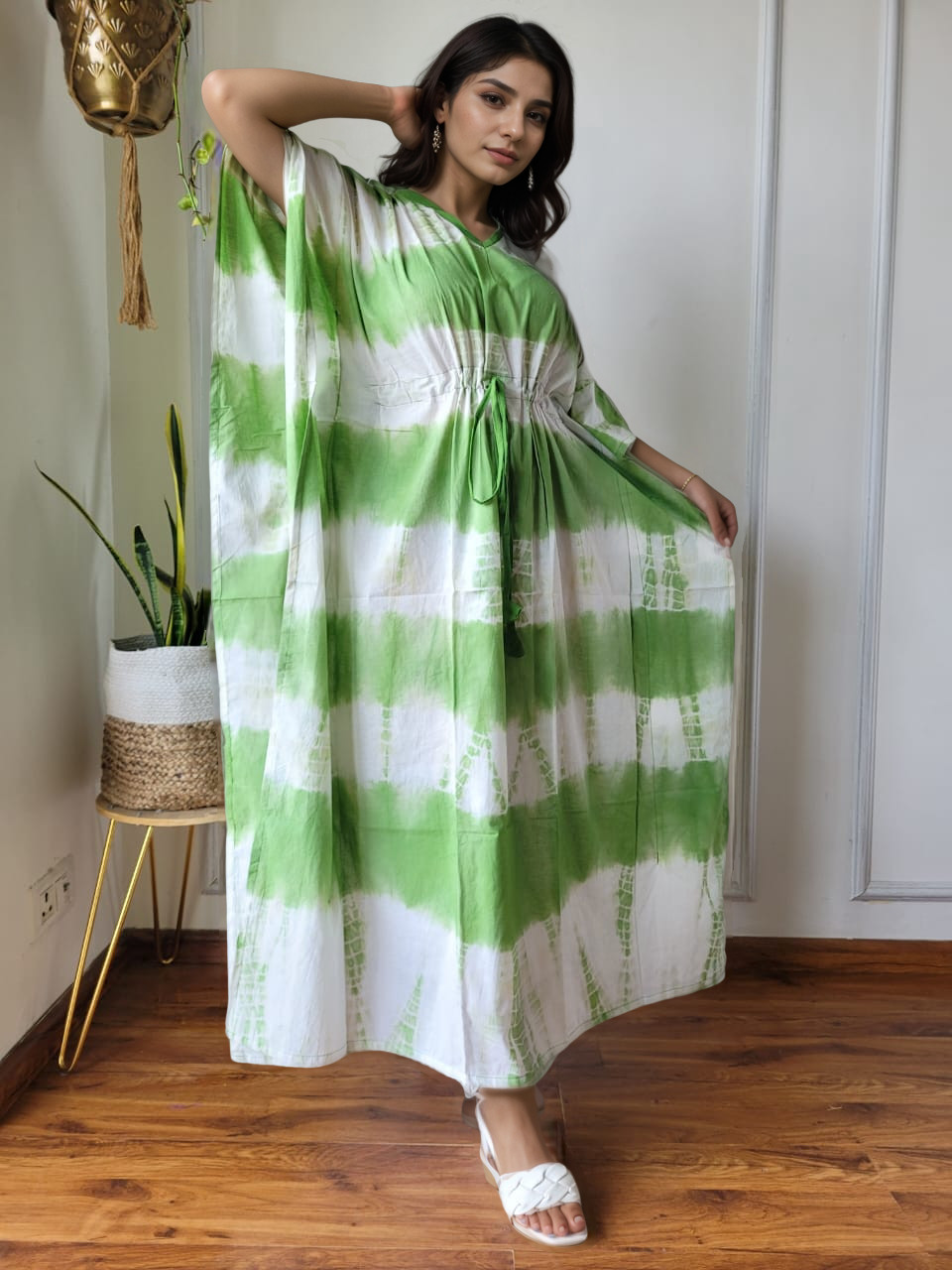 Buy Shibhori Cotton Kaftan Nightie in green – Tvahra