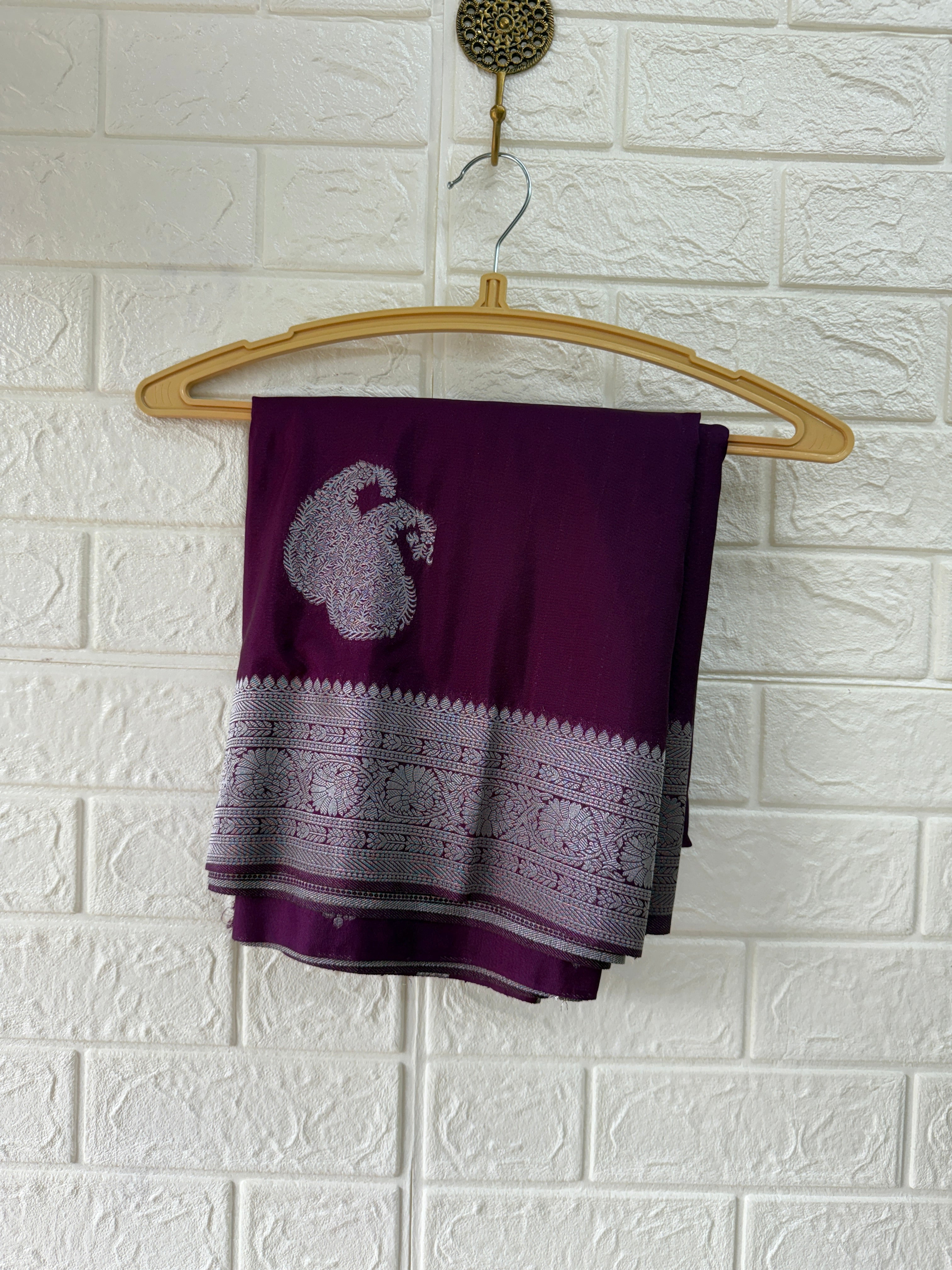 Chinon Crepe Saree With Silver Butta And Silver Jari Border