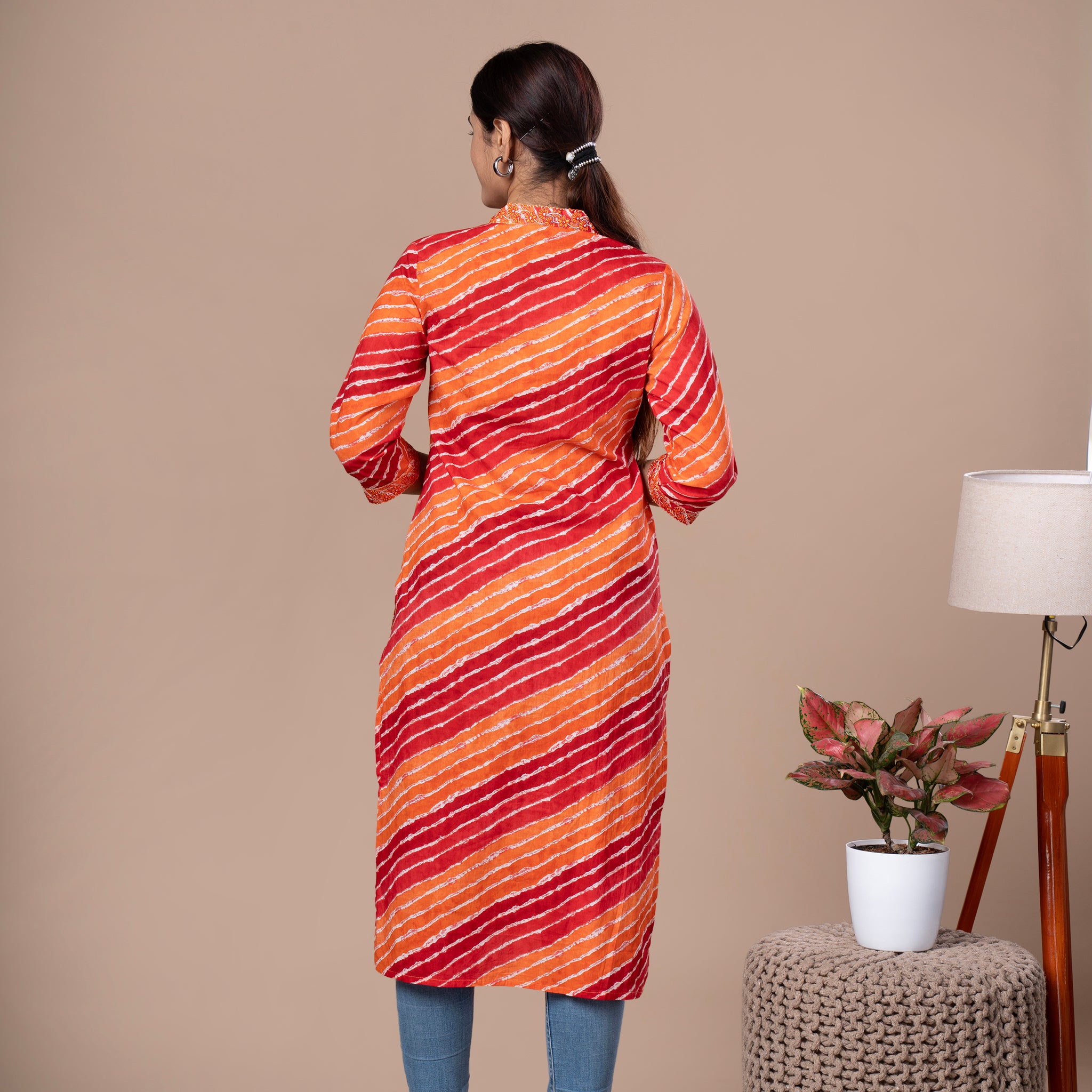 Leheriya Print Cotton Kurta With Embroidered V Neck