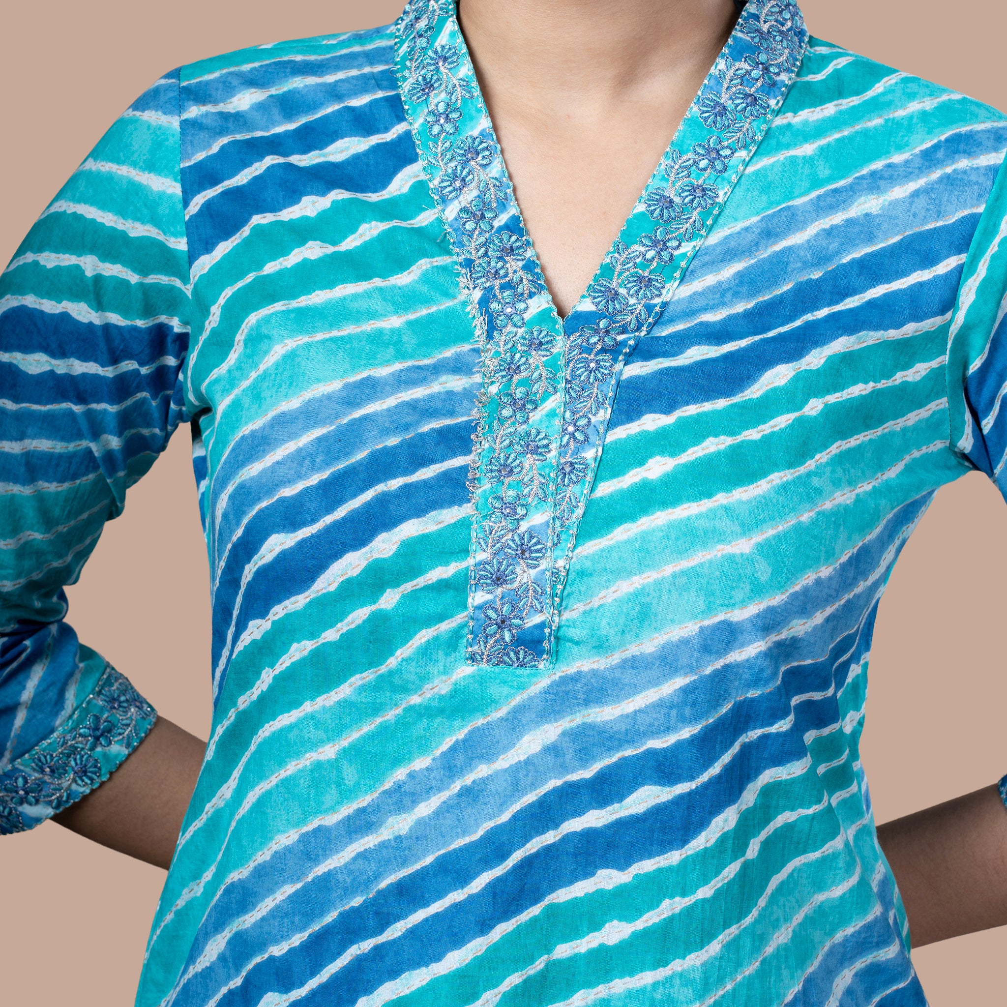 Leheriya Print Cotton Kurta With Embroidered V Neck