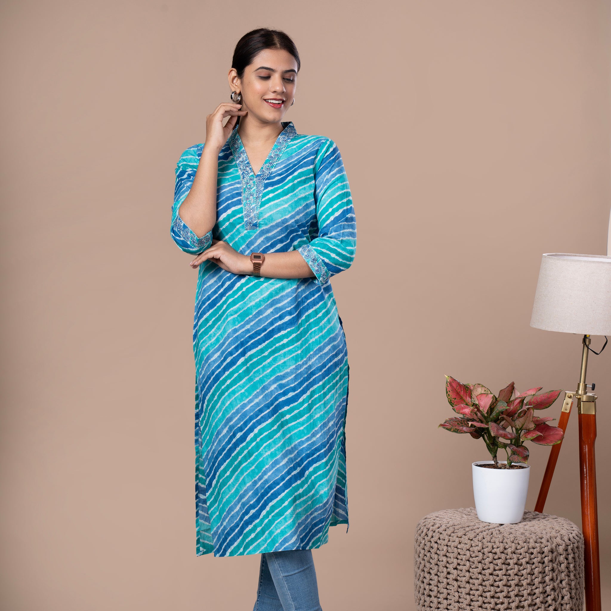 Leheriya Print Cotton Kurta With Embroidered V Neck